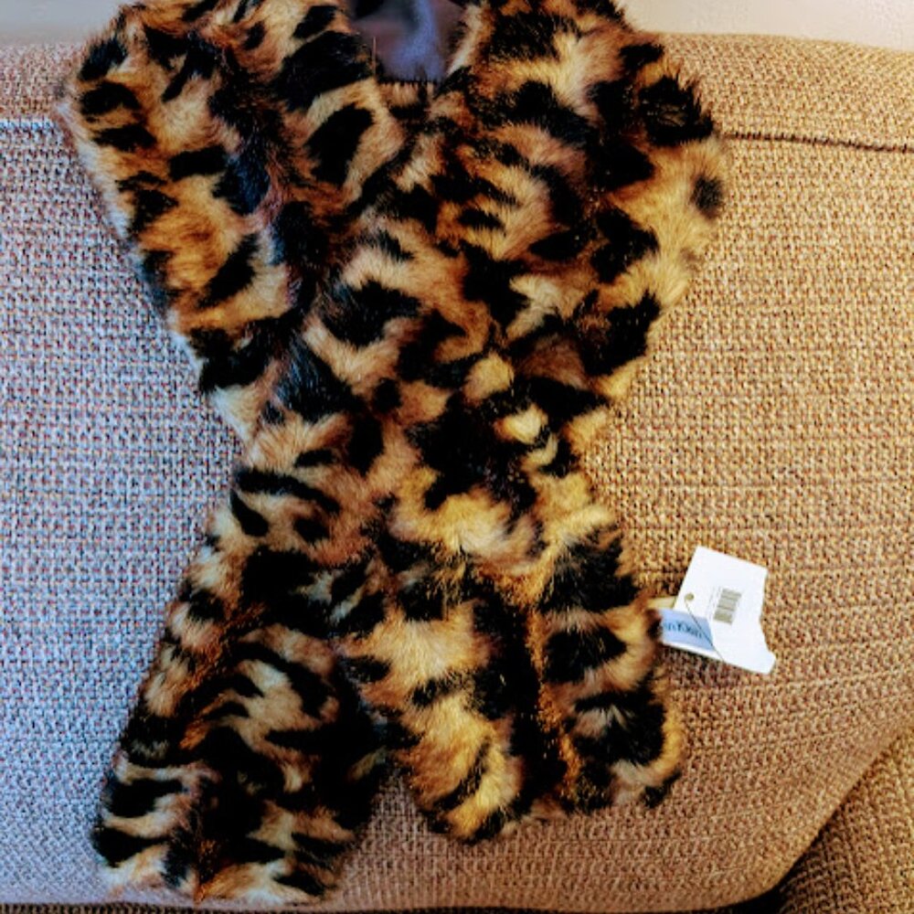 Calvin Klein Women's Winter Faux Fur Leopard Print Pull Through Collar Wrap NWT